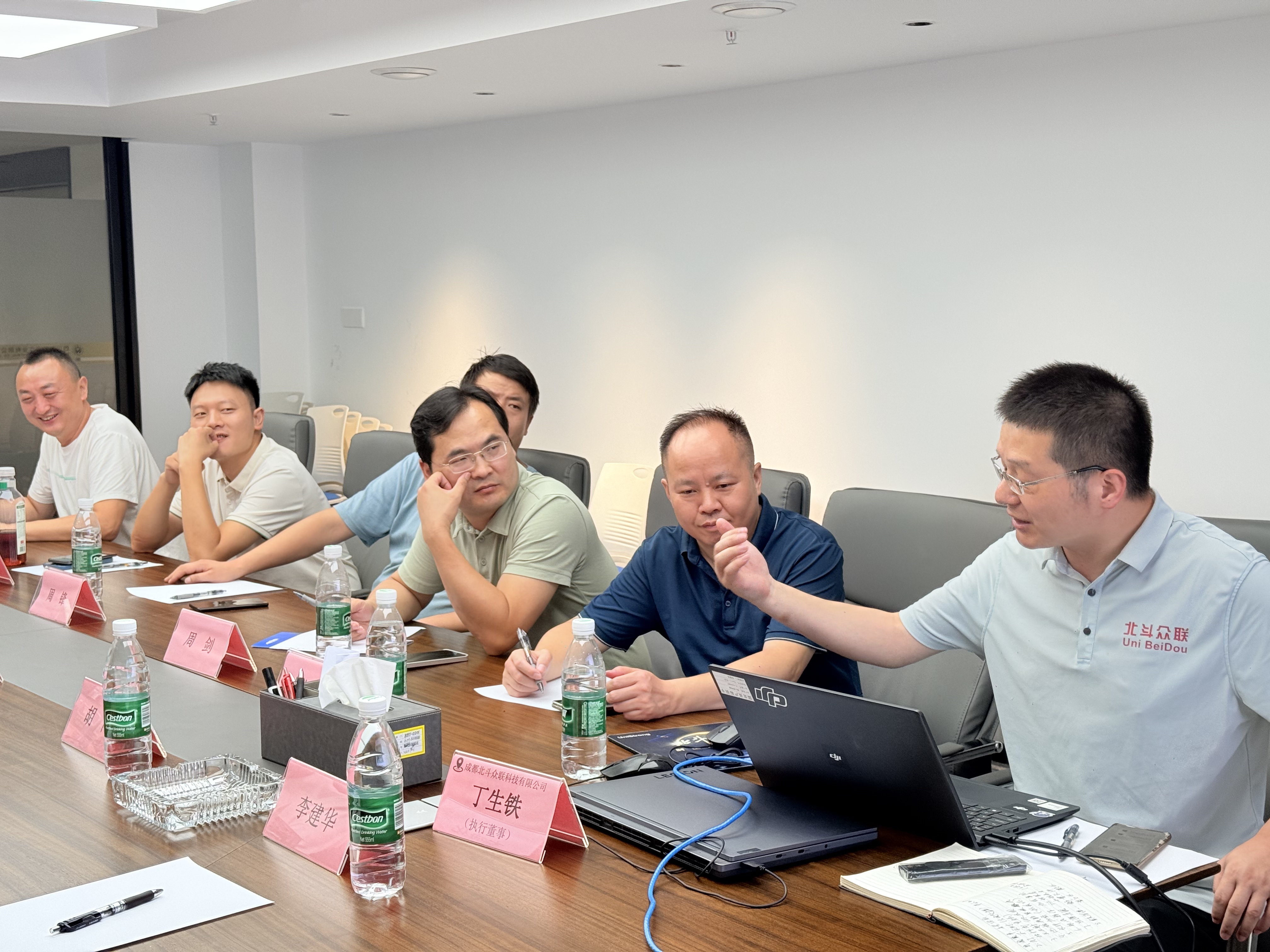 热烈欢迎成都黄冈商会及会员代表一行莅临北斗众联走访交流！