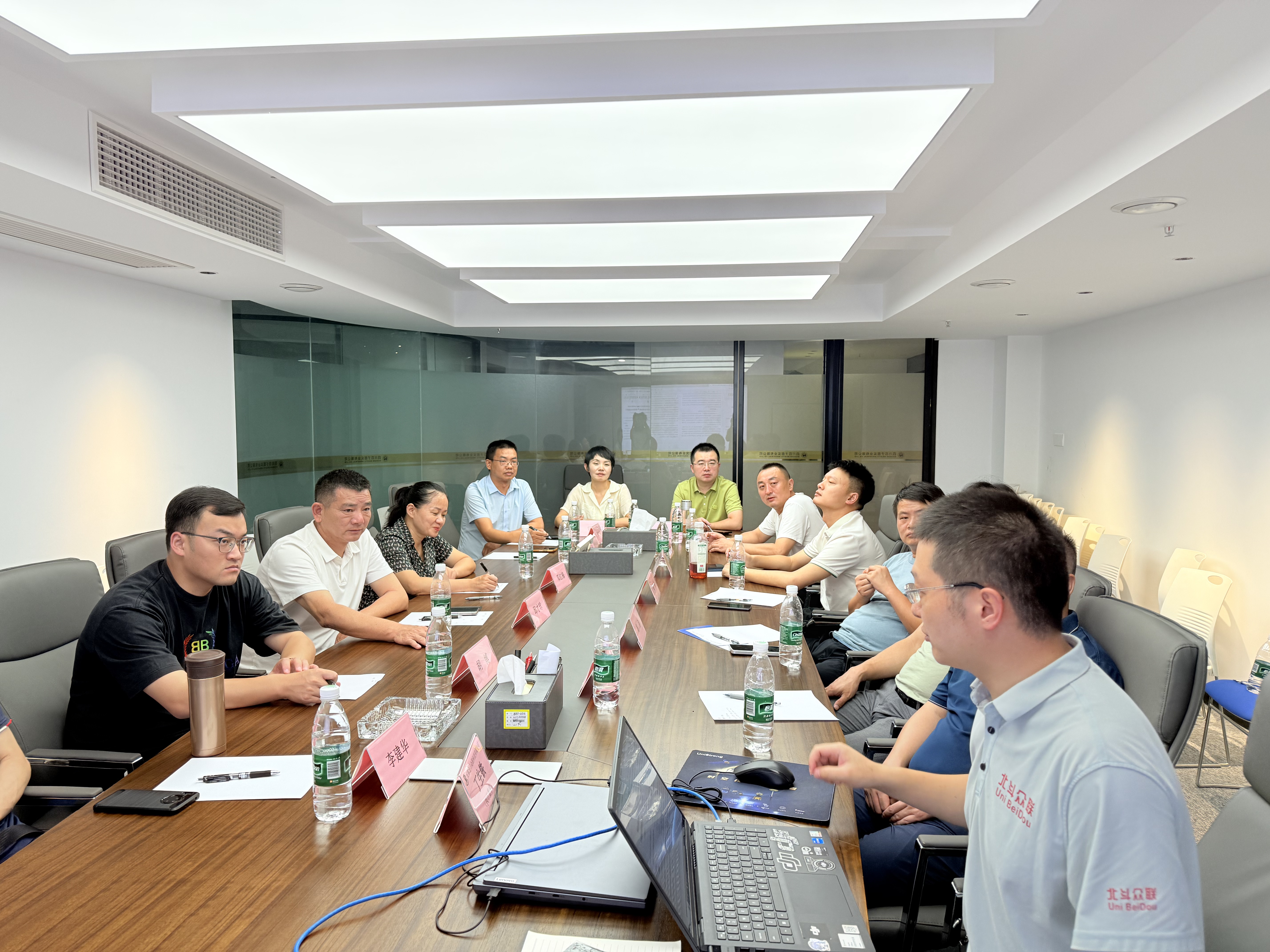 热烈欢迎成都黄冈商会及会员代表一行莅临北斗众联走访交流！