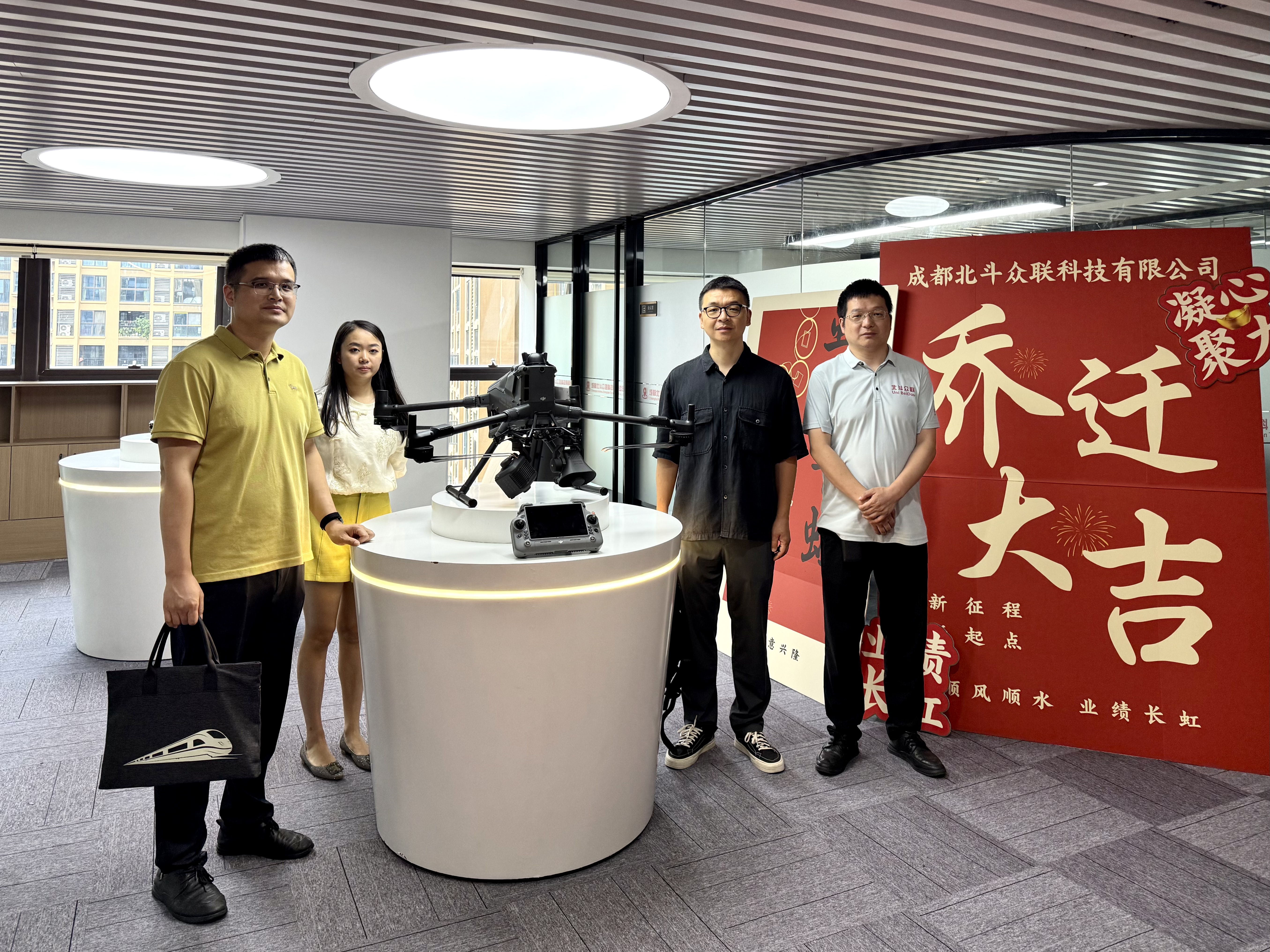热烈欢迎自然资源部第三航测遥感院莅临我司调研交流！